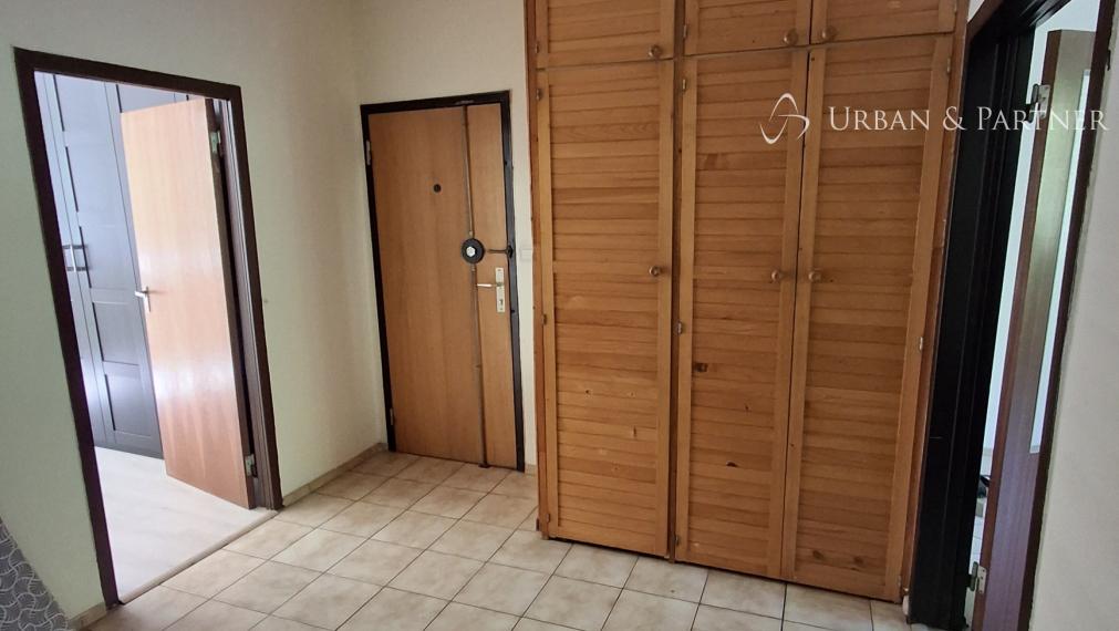 Príjemný 3 izbový byt s nepriechodnými izbami na predaj na Lietavskej ulici.