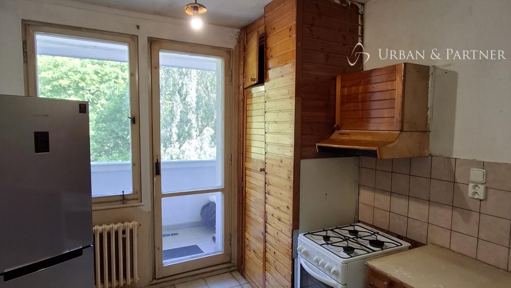 Príjemný 3 izbový byt s nepriechodnými izbami na predaj na Lietavskej ulici.