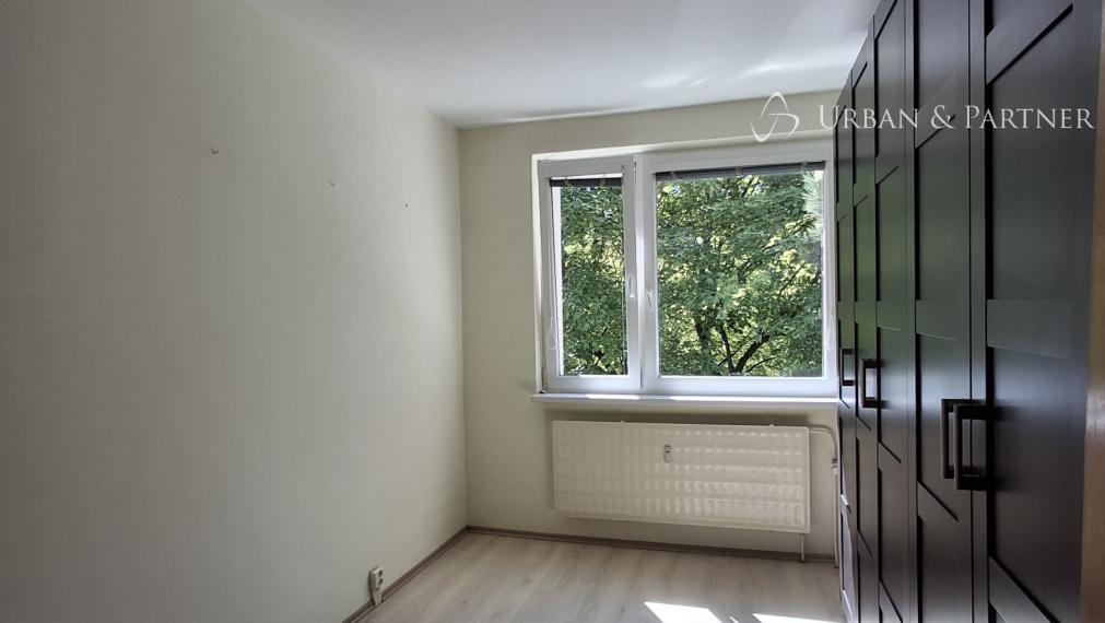 Príjemný 3 izbový byt s nepriechodnými izbami na predaj na Lietavskej ulici.