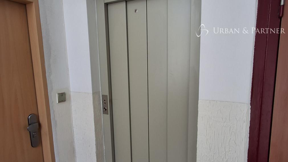 Príjemný 3 izbový byt s nepriechodnými izbami na predaj na Lietavskej ulici.