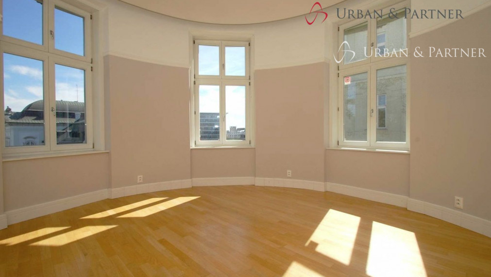 Prenájom exkluzívneho 5 izbového bytu s parkovaním na Tolstého ulici v centre