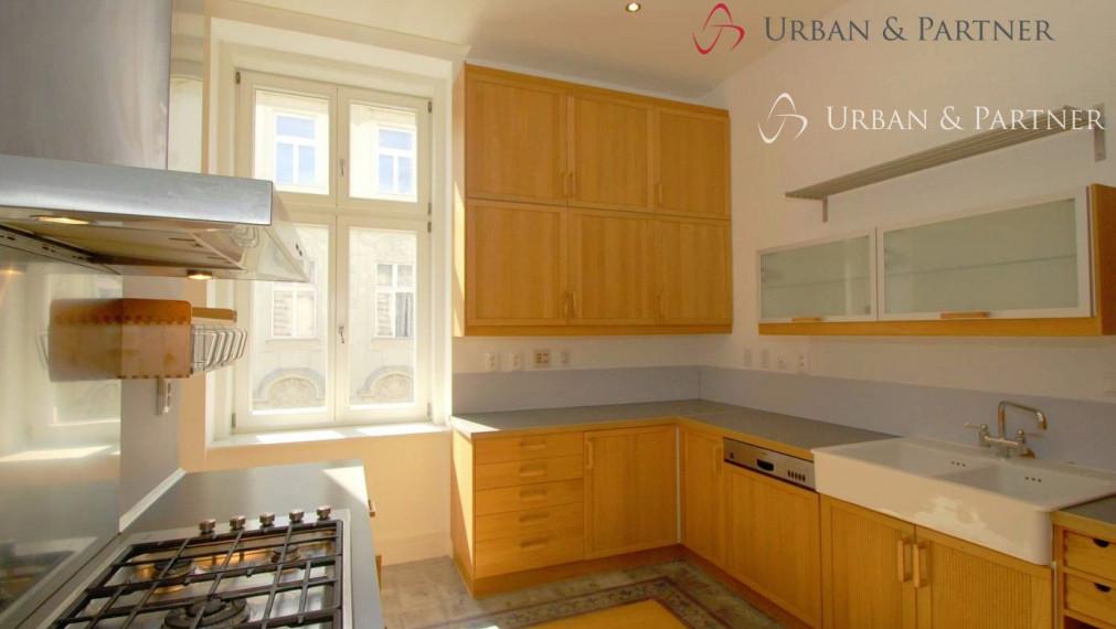 Prenájom exkluzívneho 5 izbového bytu s parkovaním na Tolstého ulici v centre