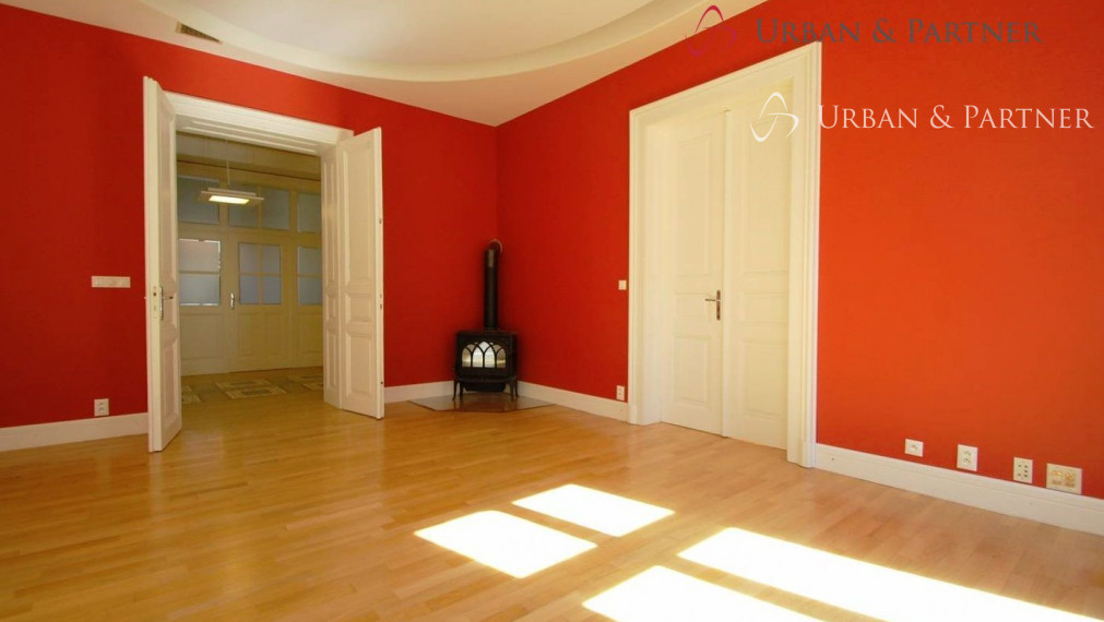 Prenájom exkluzívneho 5 izbového bytu s parkovaním na Tolstého ulici v centre