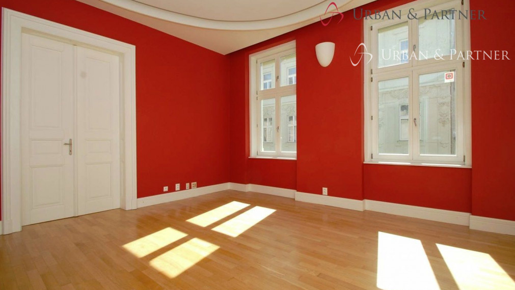 Prenájom exkluzívneho 5 izbového bytu s parkovaním na Tolstého ulici v centre