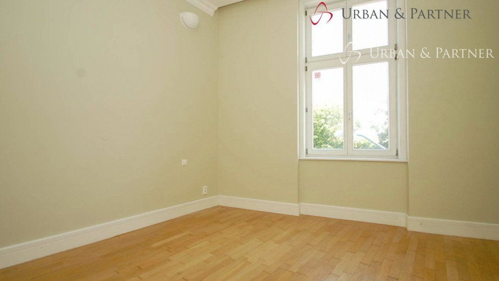 Prenájom exkluzívneho 5 izbového bytu s parkovaním na Tolstého ulici v centre