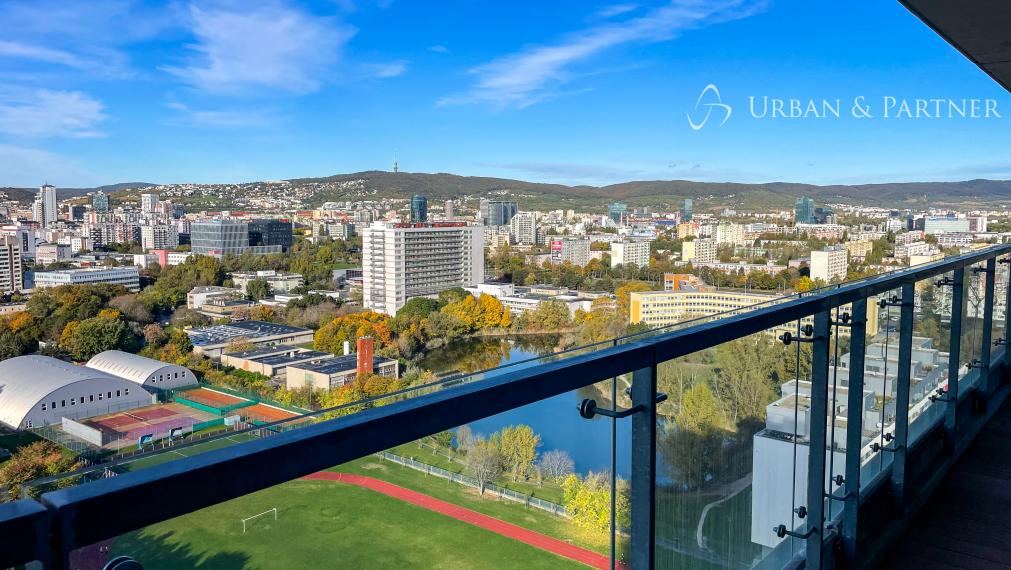 Na predaj očarujúci, moderný a nadštandardný 4 izbový byt na 21. poschodí s úžasným výhľadom a dvomi garážovými miestami v Ružinove
