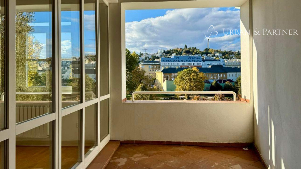 Prenájom pekného 5 izbového bytu na Banskobystrickej ulici priamo v centre