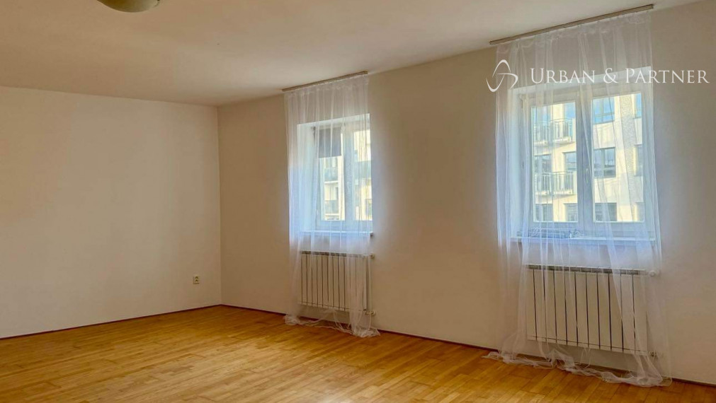 Prenájom pekného 5 izbového bytu na Banskobystrickej ulici priamo v centre