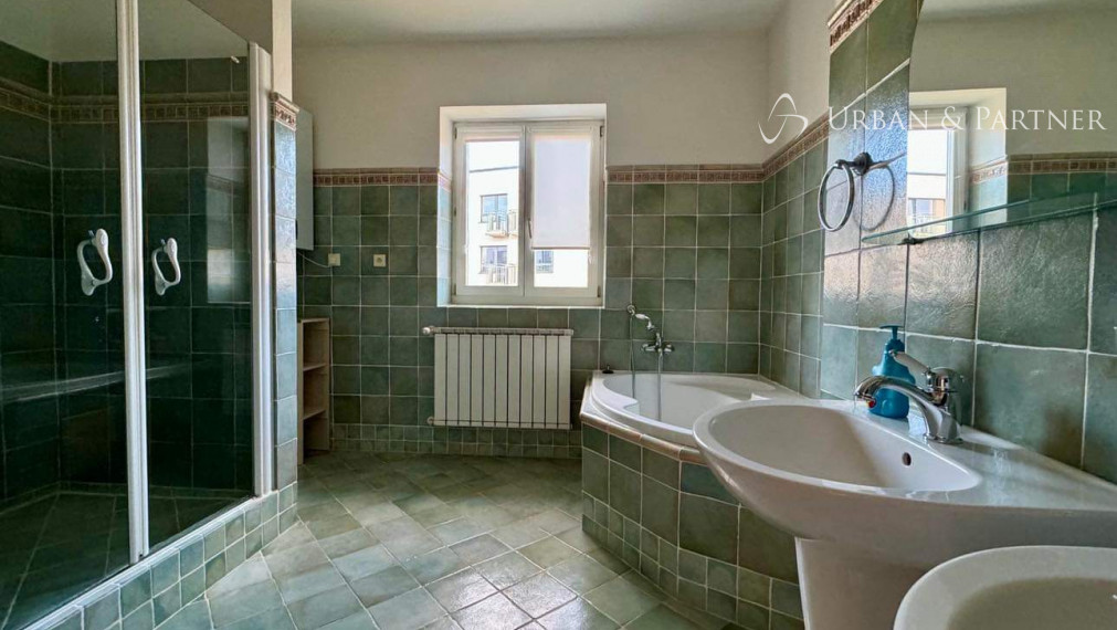 Prenájom pekného 5 izbového bytu na Banskobystrickej ulici priamo v centre