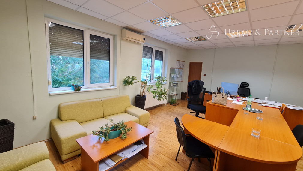 Prevádzkovo-výrobný  areál 9306m2 v Nových Zámkoch