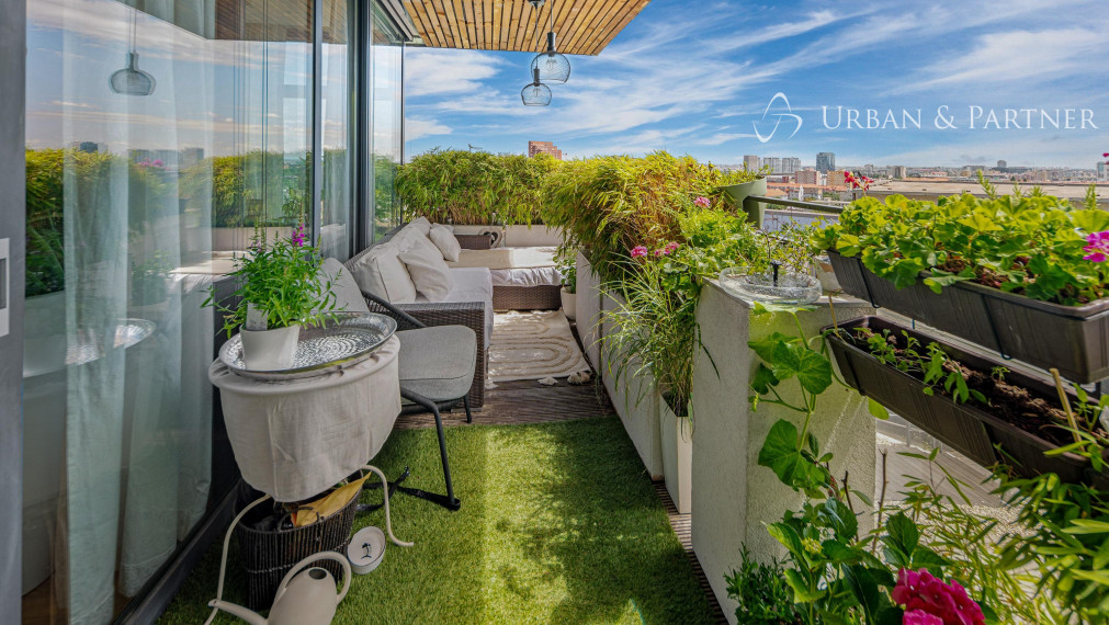 Príjemný  4 izbový byt na KOLIBE s vnútorným bazénom, saunou a parkovaním v uzavretom areáli.