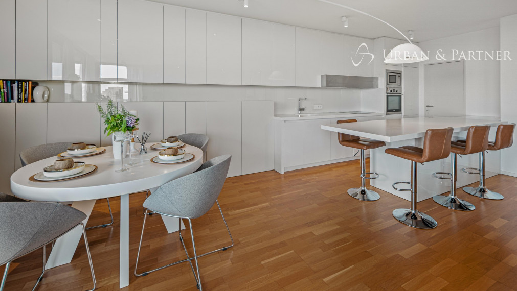 Príjemný  4 izbový byt na KOLIBE s vnútorným bazénom, saunou a parkovaním v uzavretom areáli.