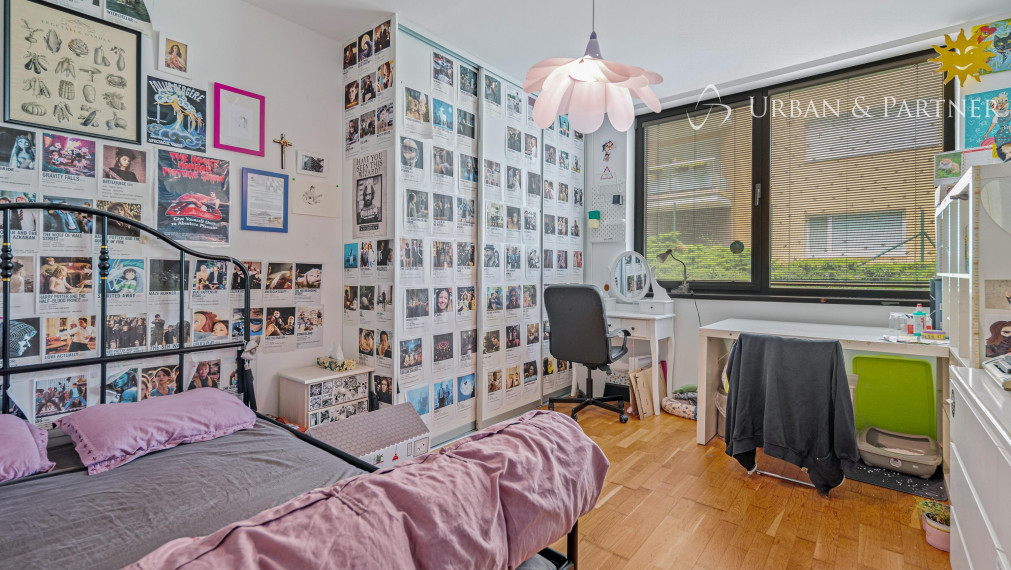 Príjemný  4 izbový byt na KOLIBE s vnútorným bazénom, saunou a parkovaním v uzavretom areáli.