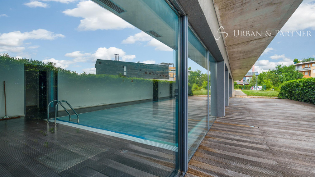 Príjemný  4 izbový byt na KOLIBE s vnútorným bazénom, saunou a parkovaním v uzavretom areáli.