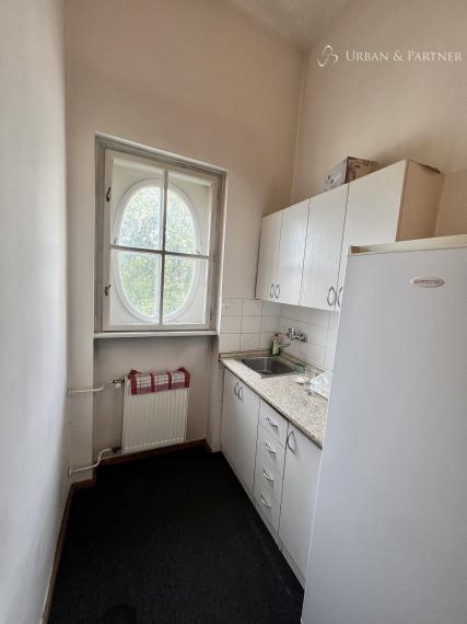 Administratívna budova v centre Trenčína s parkovaním