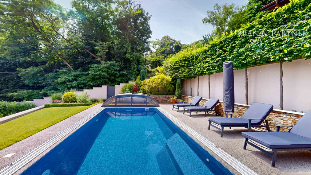 Dom s bazénom v Dúbravke, tiché prostredie pod lesom