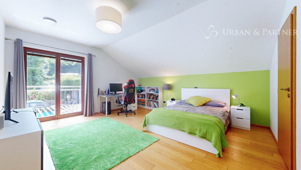 Dom s bazénom v Dúbravke, tiché prostredie pod lesom