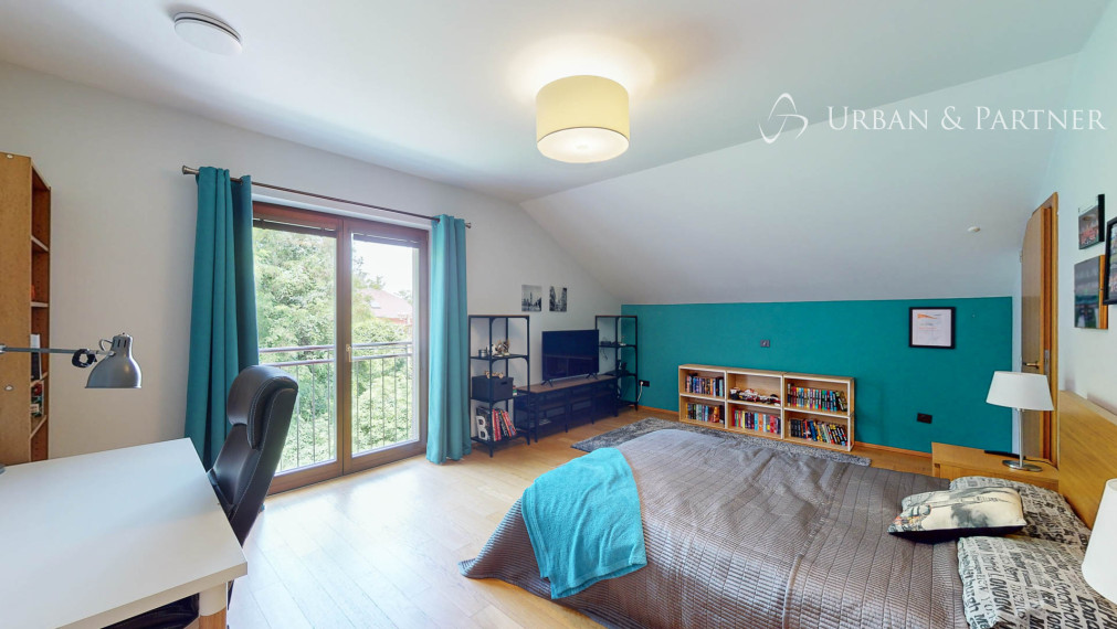 Dom s bazénom v Dúbravke, tiché prostredie pod lesom