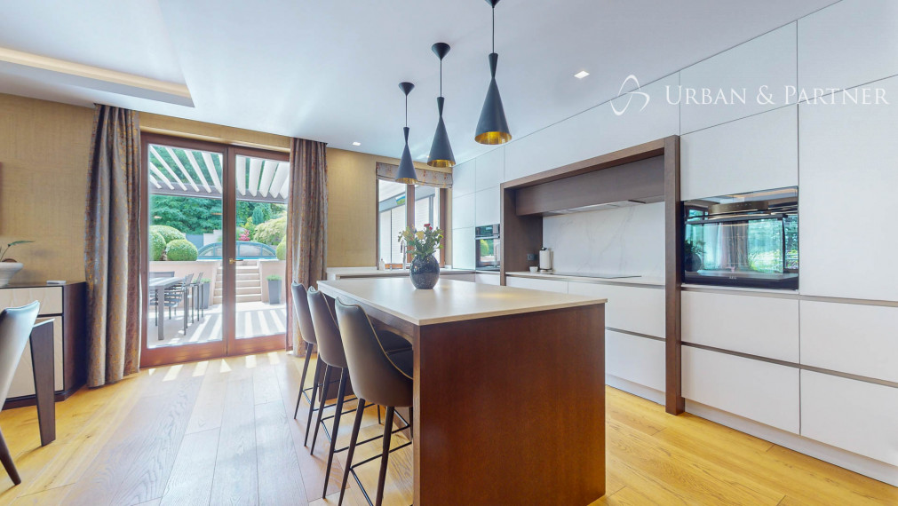 Dom s bazénom v Dúbravke, tiché prostredie pod lesom