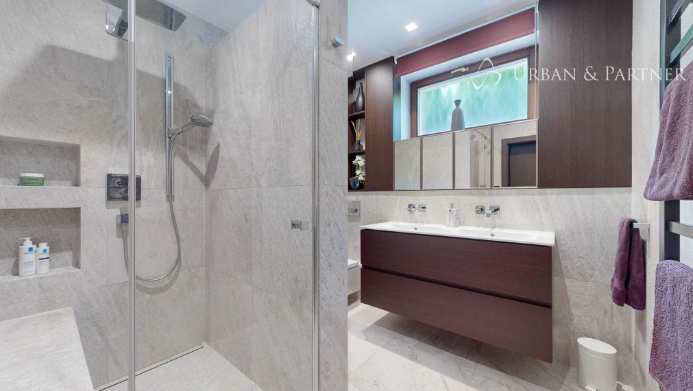 Dom s bazénom v Dúbravke, tiché prostredie pod lesom