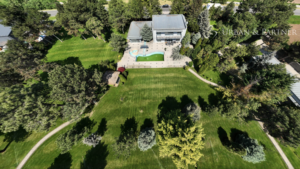 REZERVOVANÉ!  Rodinný dom s výnimočným pozemkom 1ha-aj na ďalšiu výstavbu!