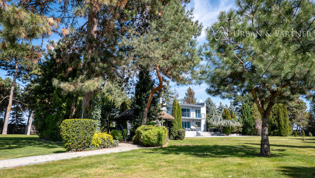 REZERVOVANÉ!  Rodinný dom s výnimočným pozemkom 1ha-aj na ďalšiu výstavbu!