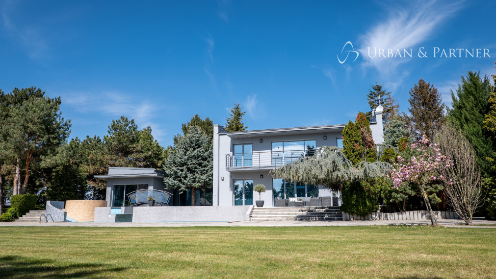 REZERVOVANÉ!  Rodinný dom s výnimočným pozemkom 1ha-aj na ďalšiu výstavbu!