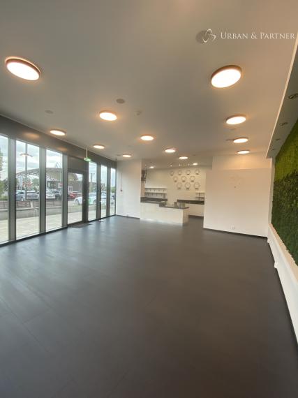 Prenájom obchodného priestoru s parkovaním v novostavbe Klingerka na Súkenníckej ulici v širšom centre - Nivy