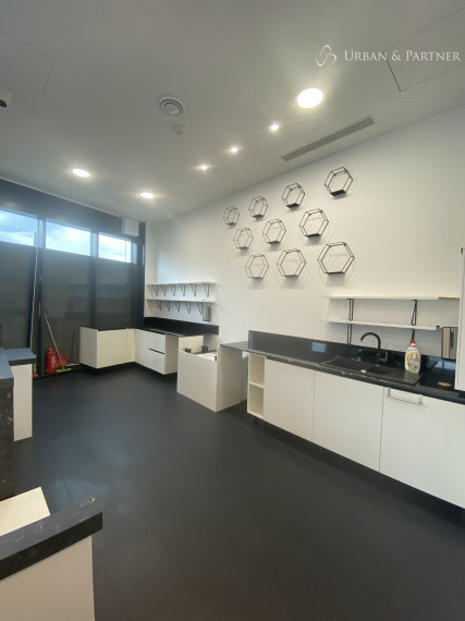 Prenájom obchodného priestoru s parkovaním v novostavbe Klingerka na Súkenníckej ulici v širšom centre - Nivy