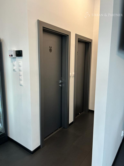 Prenájom obchodného priestoru s parkovaním v novostavbe Klingerka na Súkenníckej ulici v širšom centre - Nivy