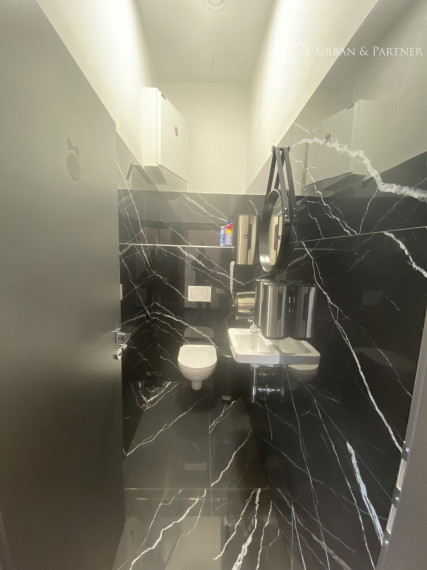 Prenájom obchodného priestoru s parkovaním v novostavbe Klingerka na Súkenníckej ulici v širšom centre - Nivy