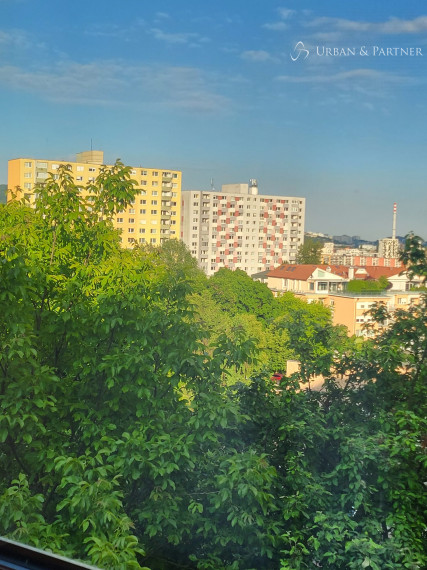 RD v Dúbravke, pri BIS, dvojgen. bývanie - BEZ PROVÍZIE