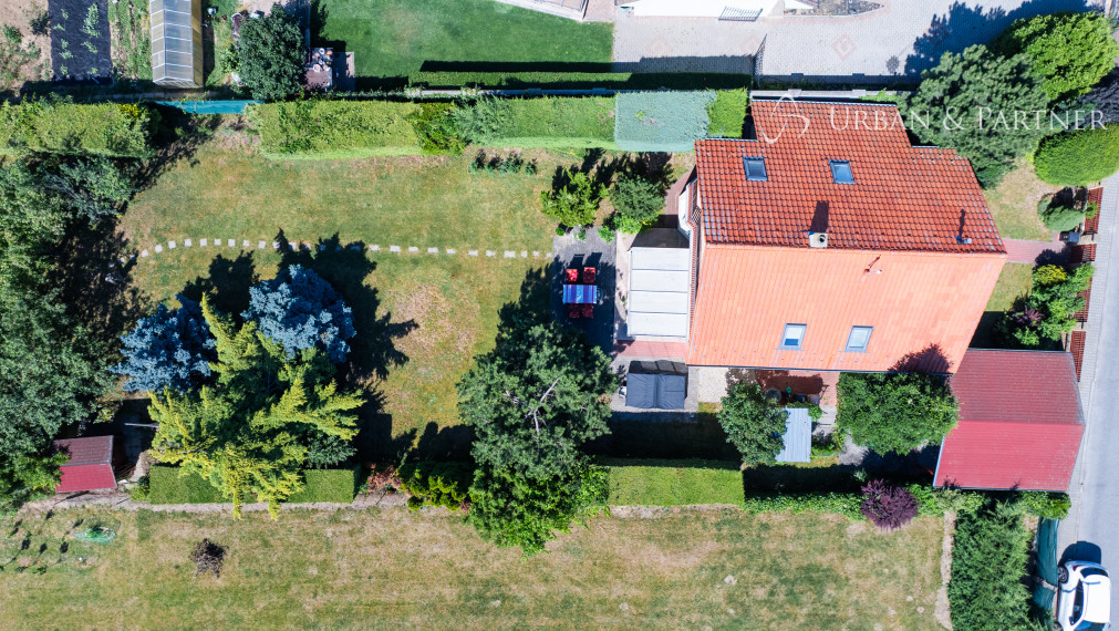 PREDAJ rodinného domu v tichej uličke s perfektným pozemkom.