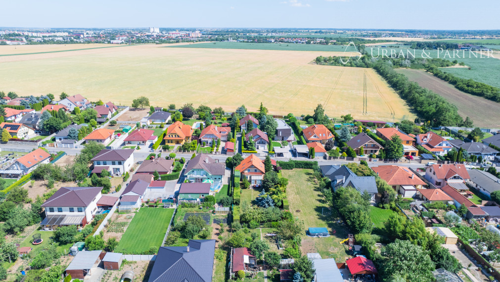 PREDAJ rodinného domu v tichej uličke s perfektným pozemkom.