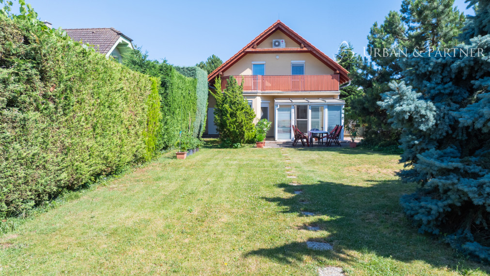 PREDAJ rodinného domu v tichej uličke s perfektným pozemkom.