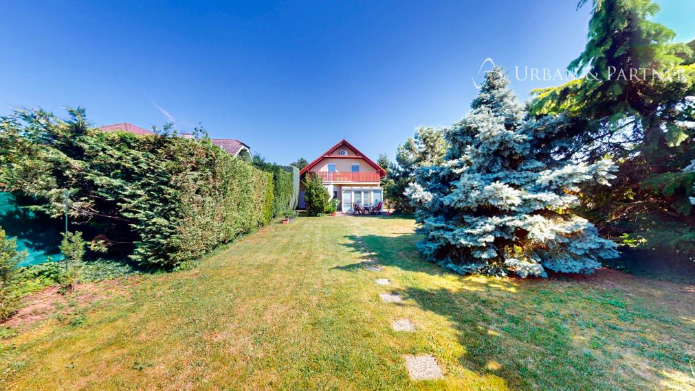 PREDAJ rodinného domu v tichej uličke s perfektným pozemkom.