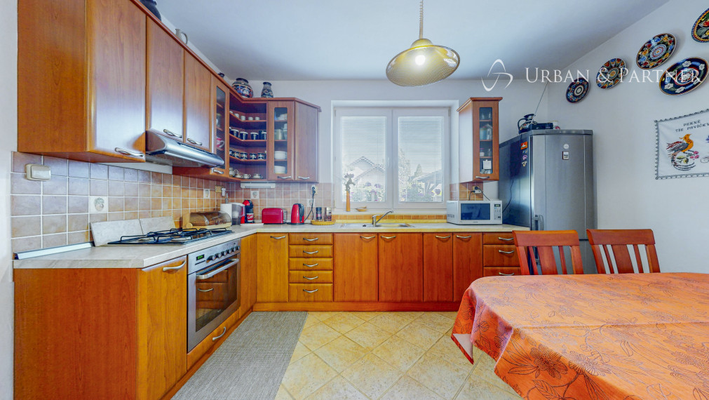 PREDAJ rodinného domu v tichej uličke s perfektným pozemkom.