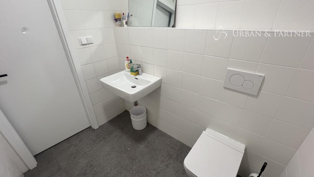 PRENÁJOM  obchodného priestoru 74m2 lokalita NIVY