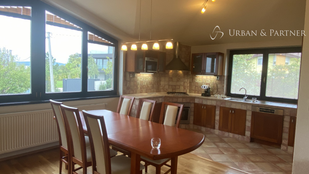 Prenájom 4 izbového bytu s terasou na Údolnej ulici na hradnom kopci s výhľadom na Dunaj