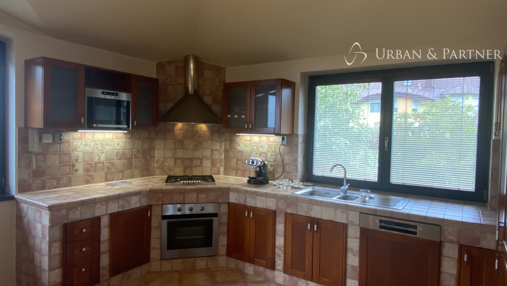 Prenájom 4 izbového bytu s terasou na Údolnej ulici na hradnom kopci s výhľadom na Dunaj