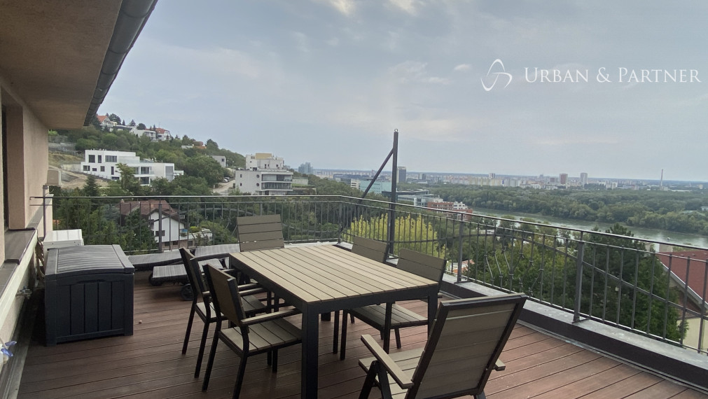 Prenájom 4 izbového bytu s terasou na Údolnej ulici na hradnom kopci s výhľadom na Dunaj