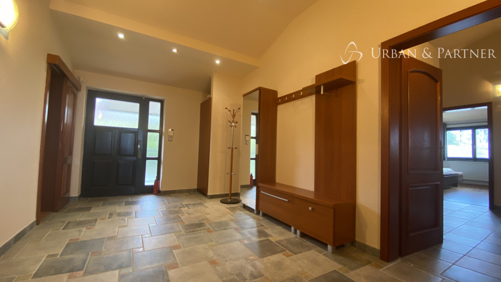 Prenájom 4 izbového bytu s terasou na Údolnej ulici na hradnom kopci s výhľadom na Dunaj