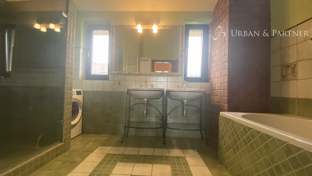 Prenájom 4 izbového bytu s terasou na Údolnej ulici na hradnom kopci s výhľadom na Dunaj