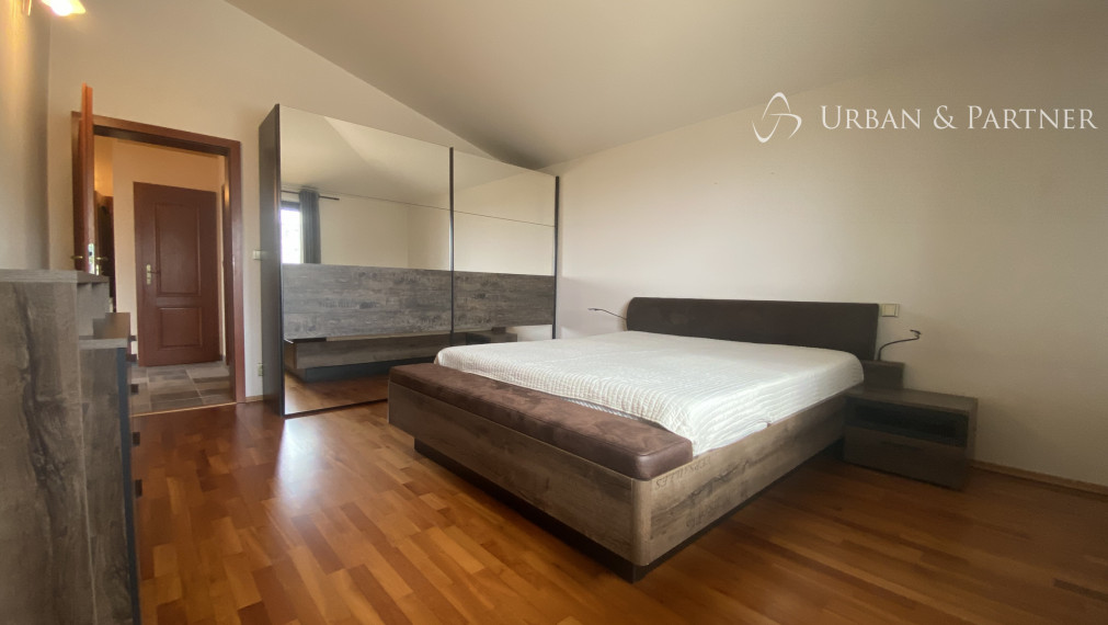 Prenájom 4 izbového bytu s terasou na Údolnej ulici na hradnom kopci s výhľadom na Dunaj