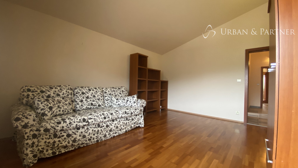 Prenájom 4 izbového bytu s terasou na Údolnej ulici na hradnom kopci s výhľadom na Dunaj