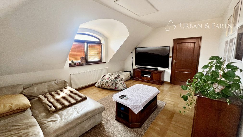 Štýlová rezidencia - 2 domy a trojgaráž len 40km do BA, 2km do DS