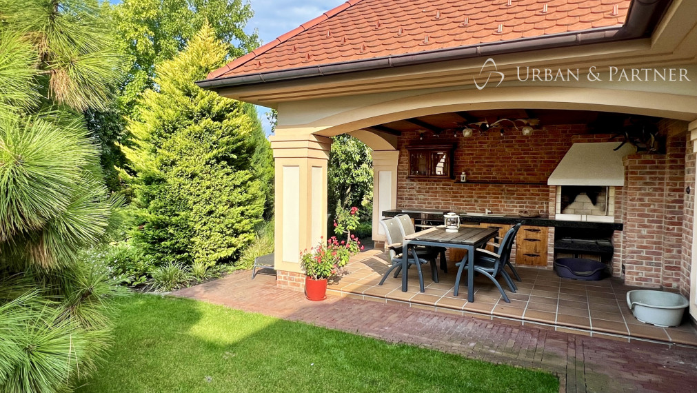 Štýlová rezidencia - 2 domy a trojgaráž len 40km do BA, 2km do DS