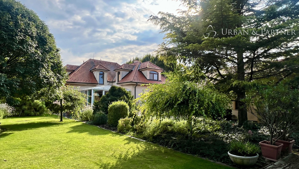 Štýlová rezidencia - 2 domy a trojgaráž len 40km do BA, 2km do DS