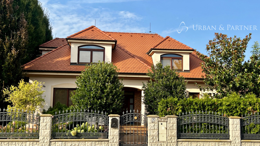 Štýlová rezidencia - 2 domy a trojgaráž len 40km do BA, 2km do DS