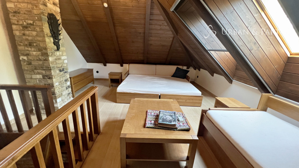 Štýlová rezidencia - 2 domy a trojgaráž len 40km do BA, 2km do DS